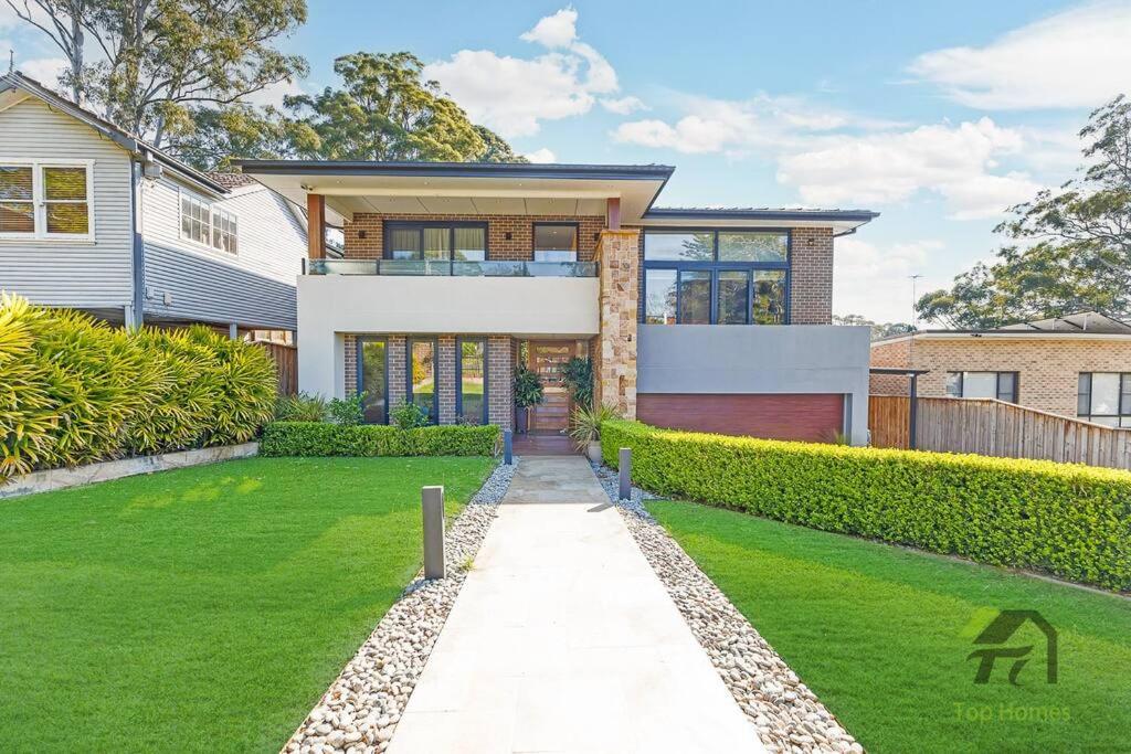 Modern Summer Palace in Epping