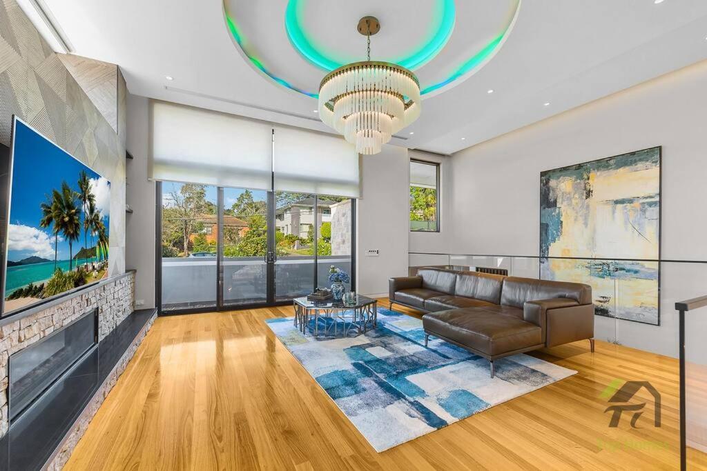 Modern Summer Palace in Epping