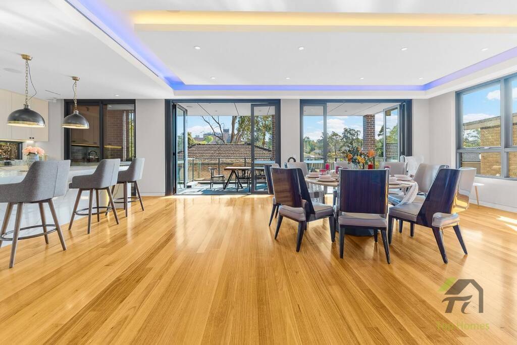 Modern Summer Palace in Epping