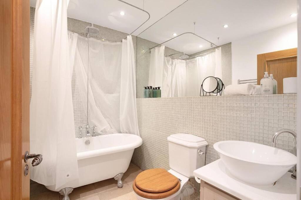 Exceptional Mews House in Chelsea