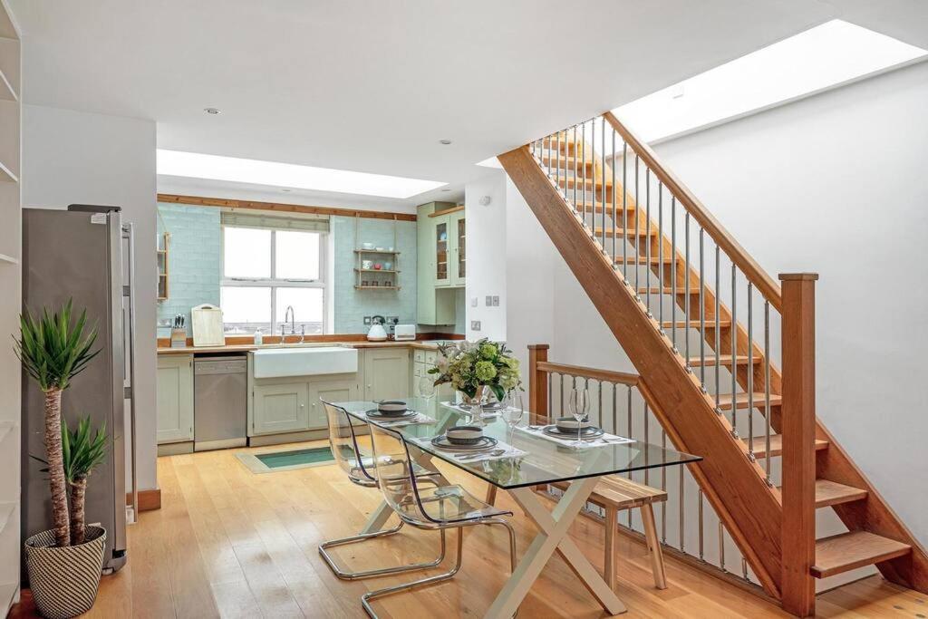 Exceptional Mews House in Chelsea