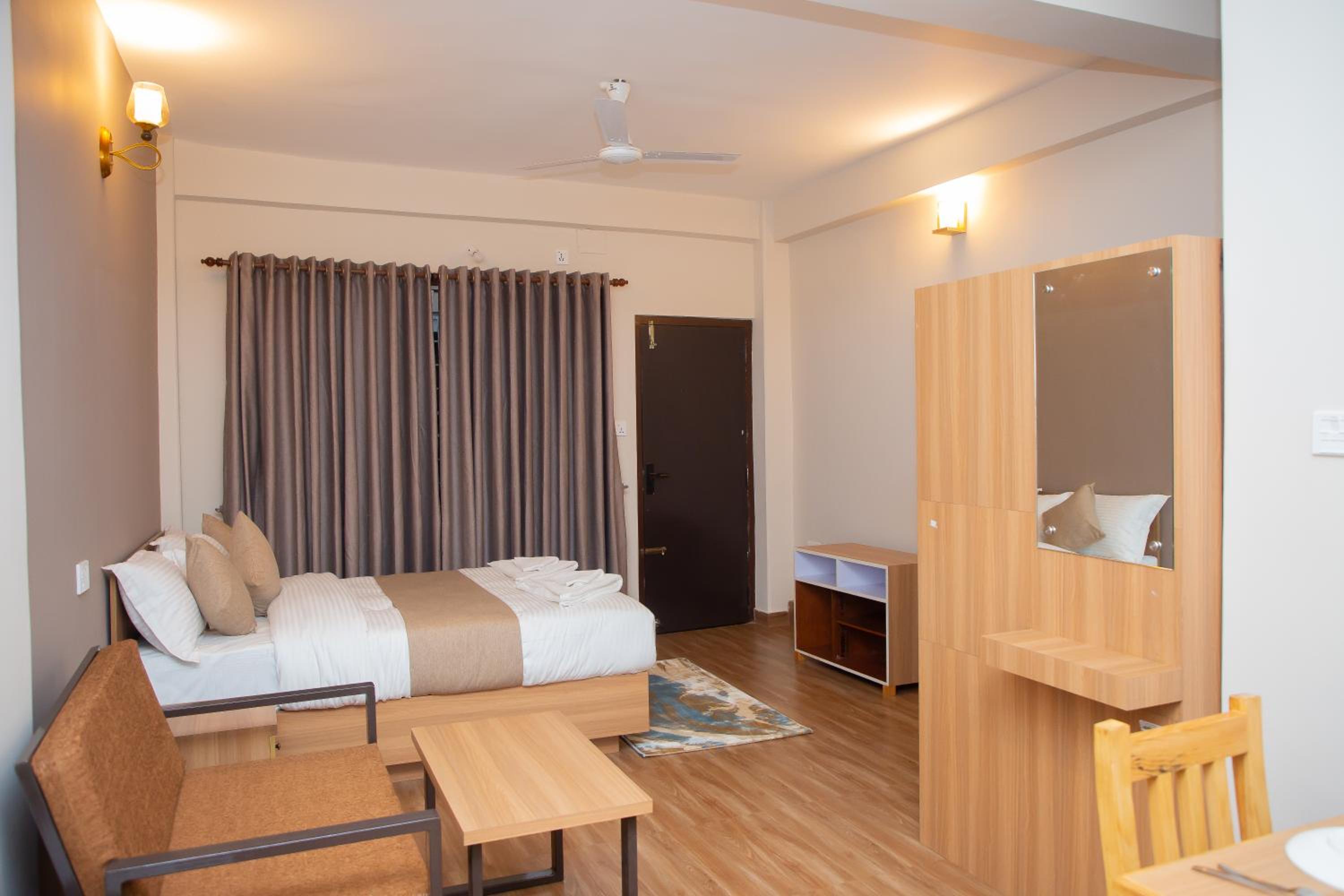 Lake Breeze Apartment