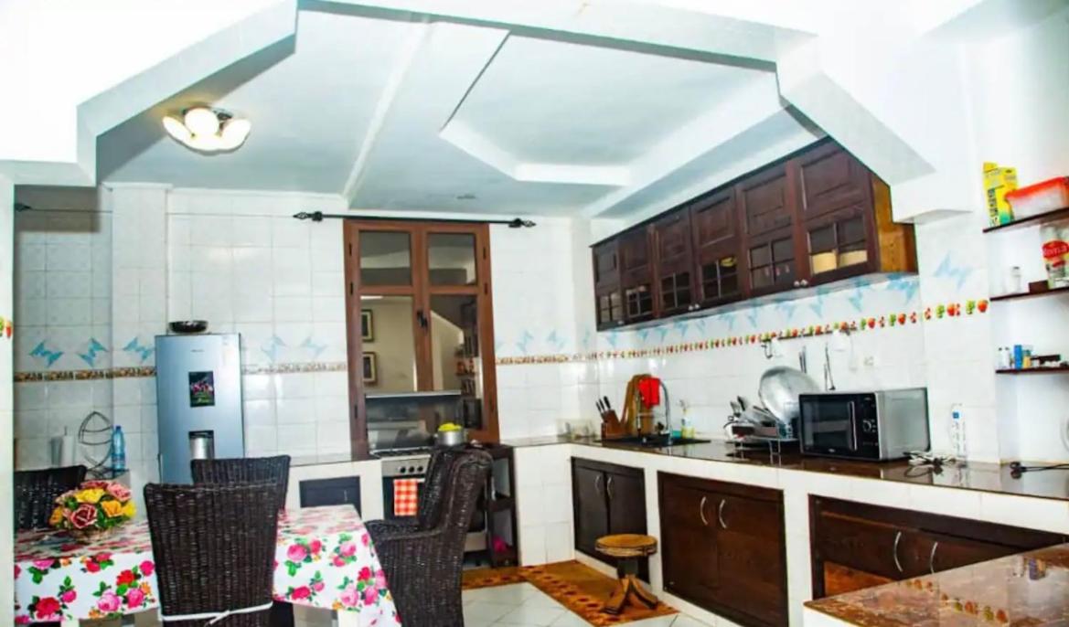 Maison Blanche Biteng