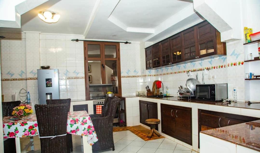 Maison Blanche Biteng