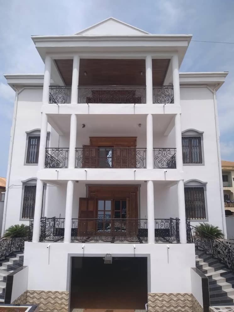 Maison Blanche Biteng