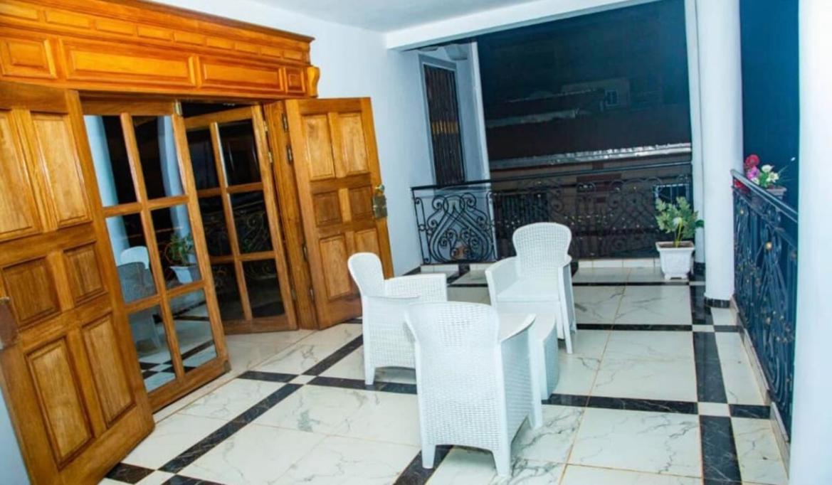 Maison Blanche Biteng