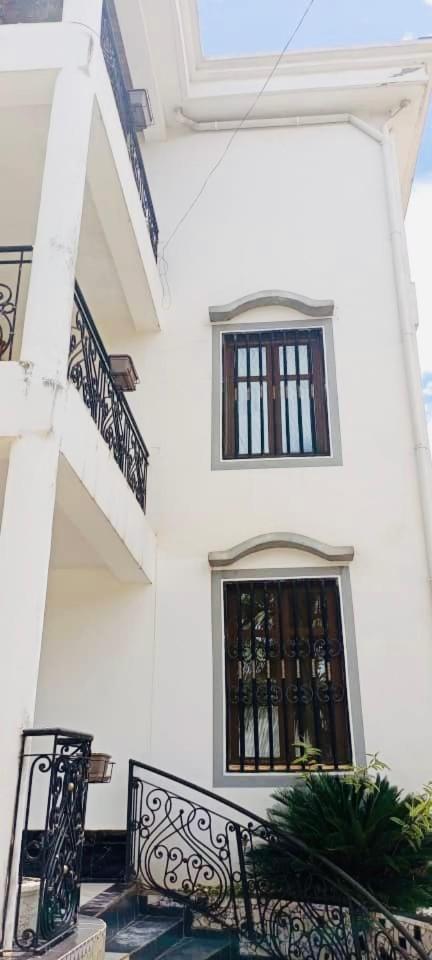 Maison Blanche Biteng