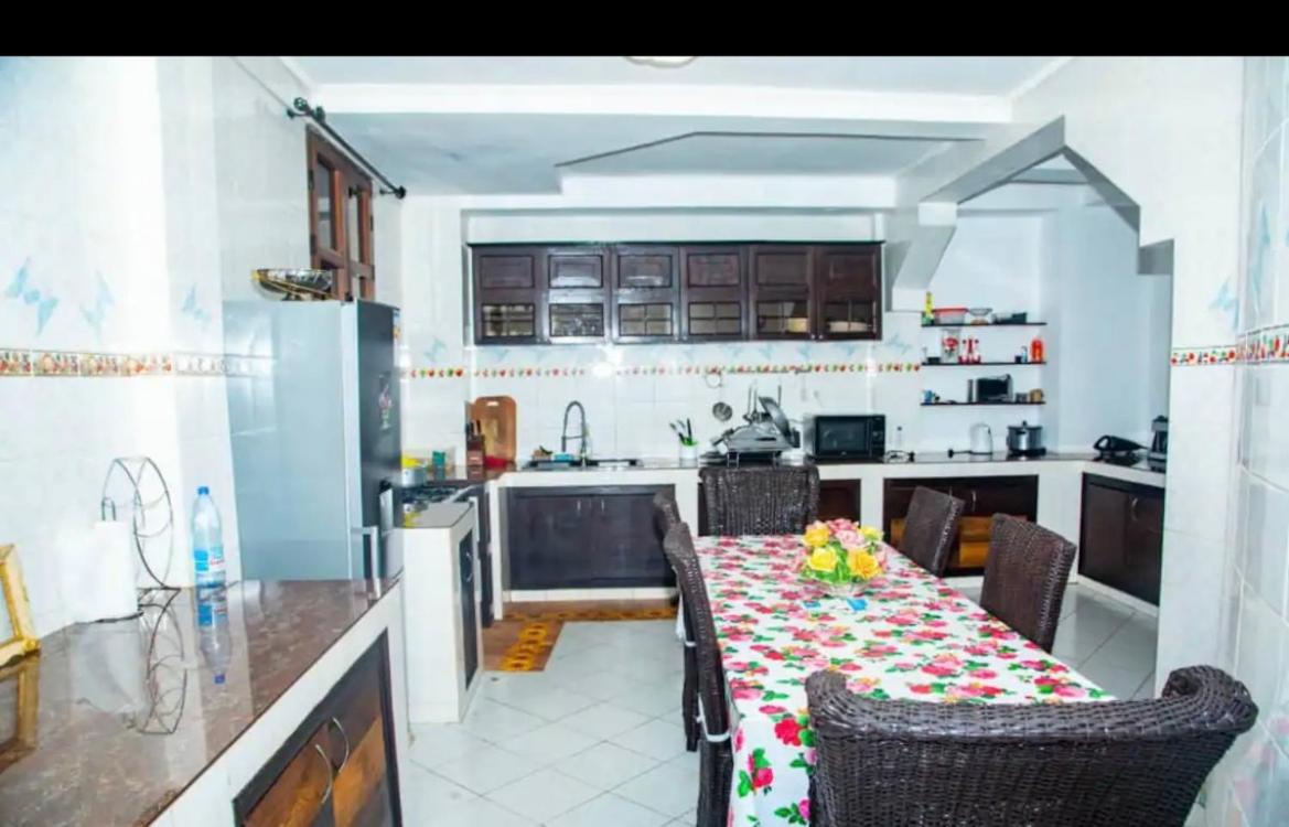 Maison Blanche Biteng
