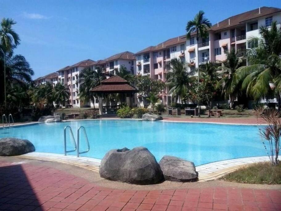 Swimming pool condo near beach, 2 bedrooms aircon photo 1