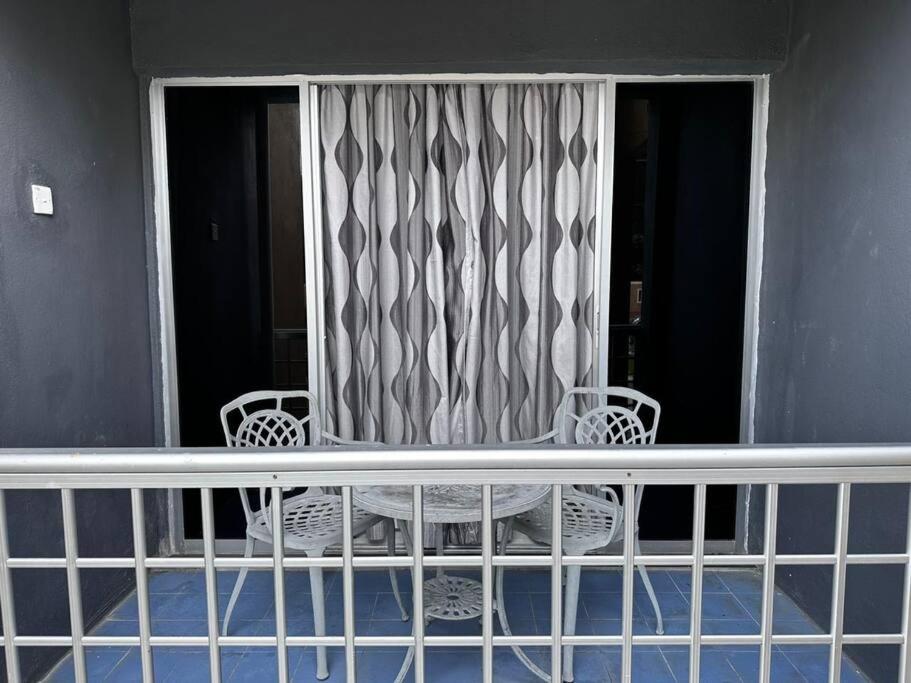 Swimming pool condo near beach, 2 bedrooms aircon photo 3