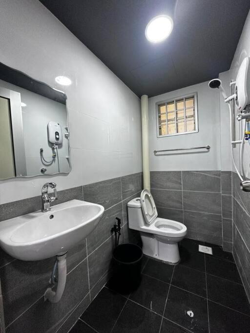 Swimming pool condo near beach, 2 bedrooms aircon photo 4