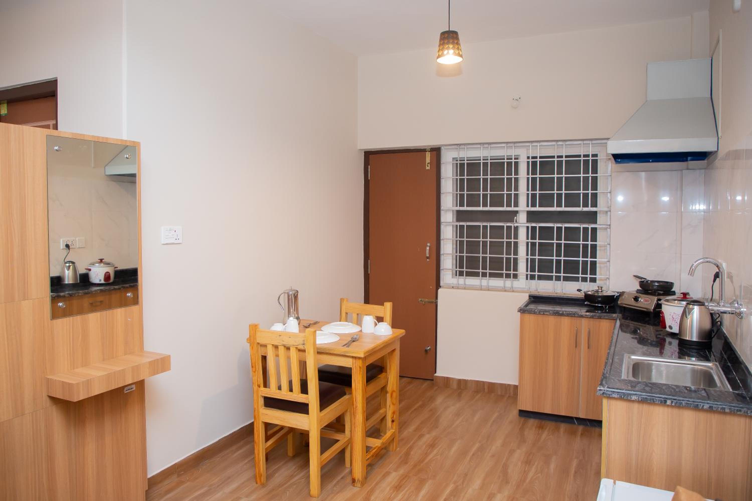 Lake Breeze Apartment