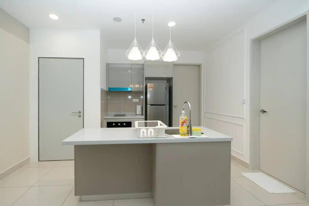 Cozy Skyline Retreat at Trion KL, Level 63