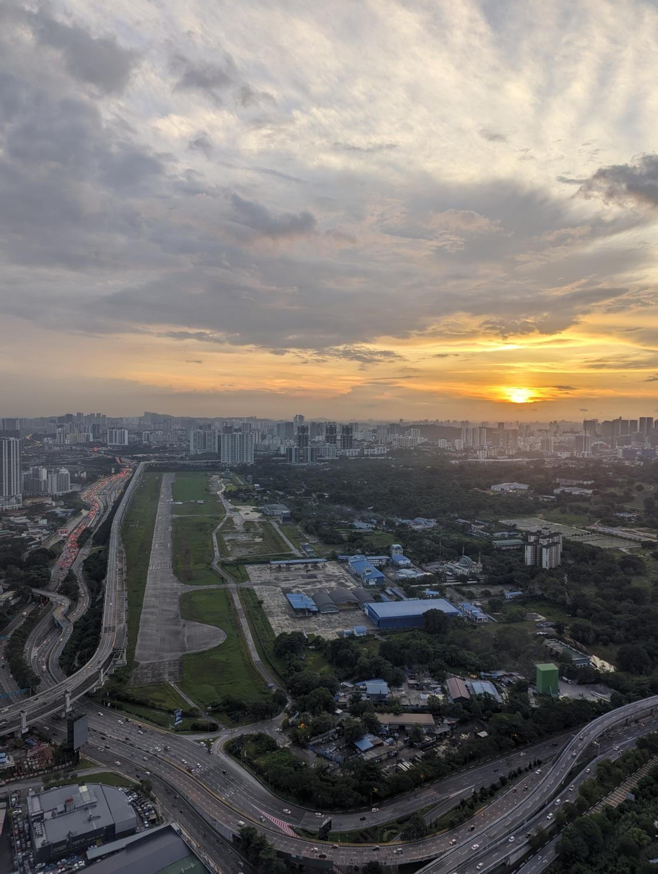 Cozy Skyline Retreat at Trion KL, Level 63