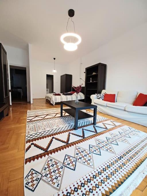 Hero's Square Apartment view 4