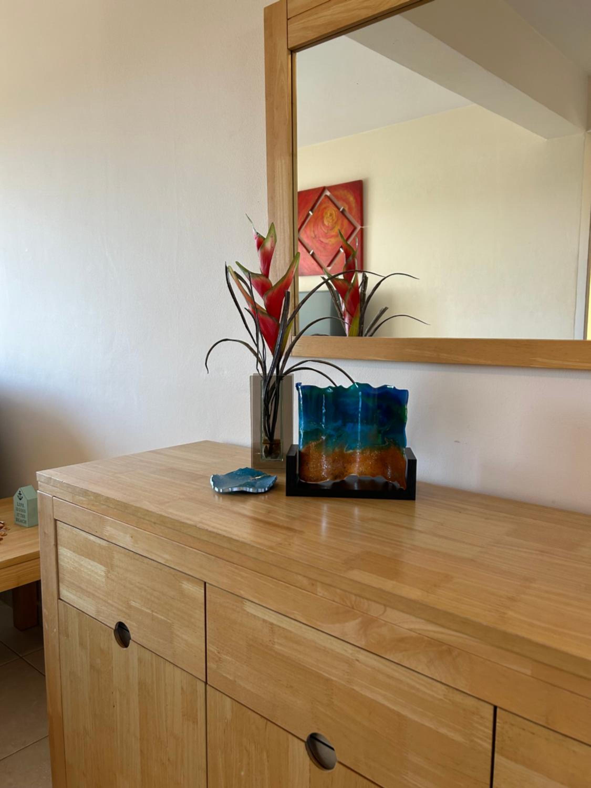 Nissi Elena - Shell Haven Apt