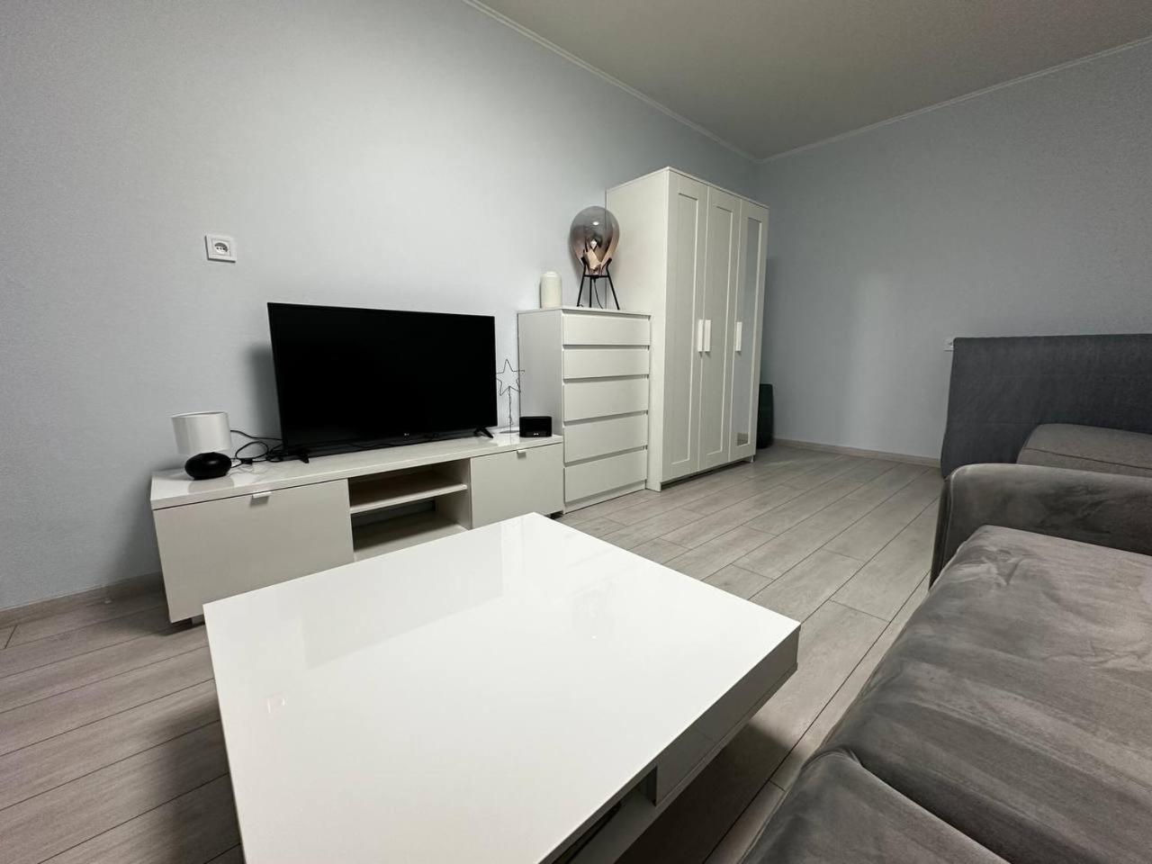 Tallinn's Prime Spot: Pae 49 - Near Airport, Concerts & Shops view 3