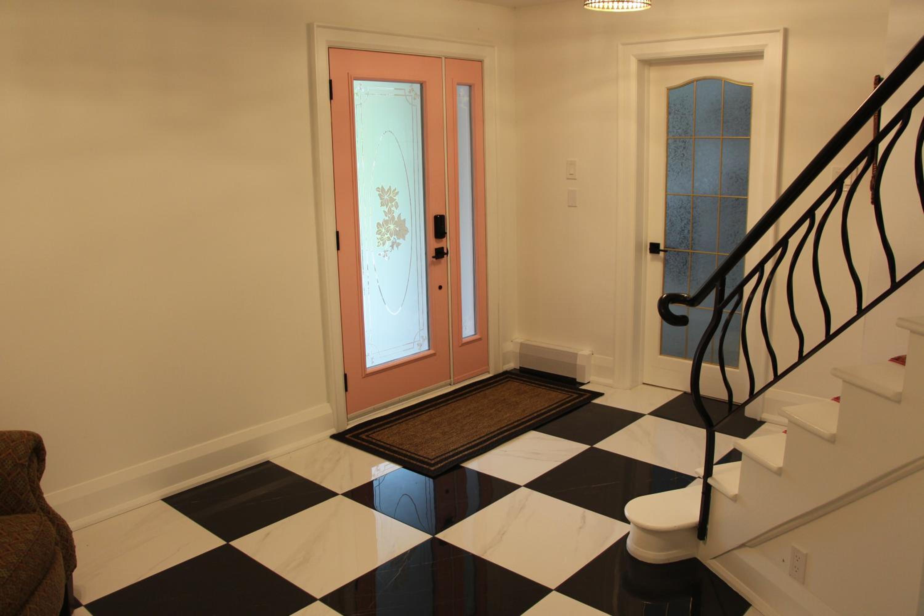 Belleville Vacations - Queen Suite with Private Ensuite at Fancie's PEC - Suite 1 - Property Image 3