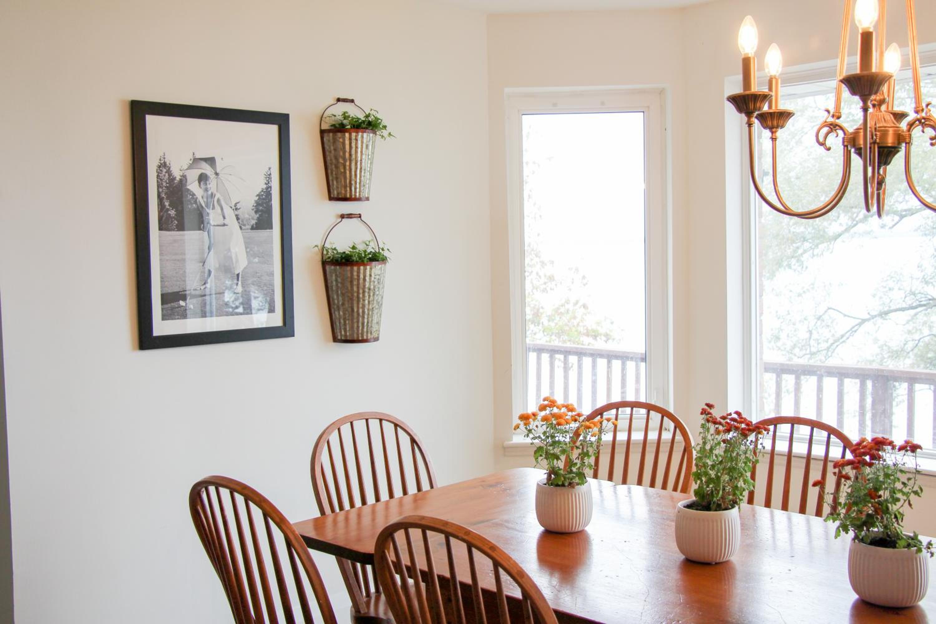 Belleville Vacations - Queen Suite with Private Ensuite at Fancie's PEC - Suite 1 - Property Image 2