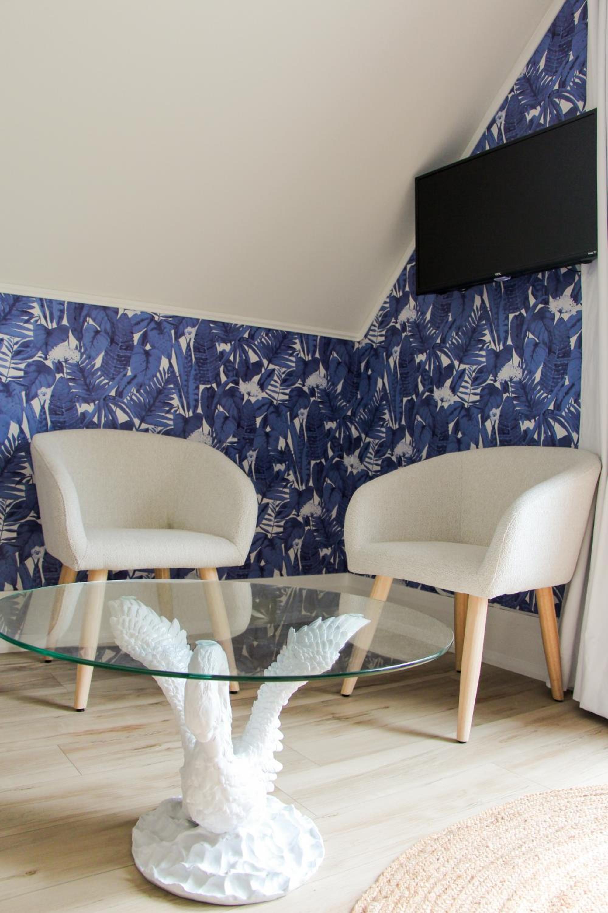 Belleville Vacations - Queen Suite with Private Ensuite at Fancie's PEC - Suite 1 - Property Image 12