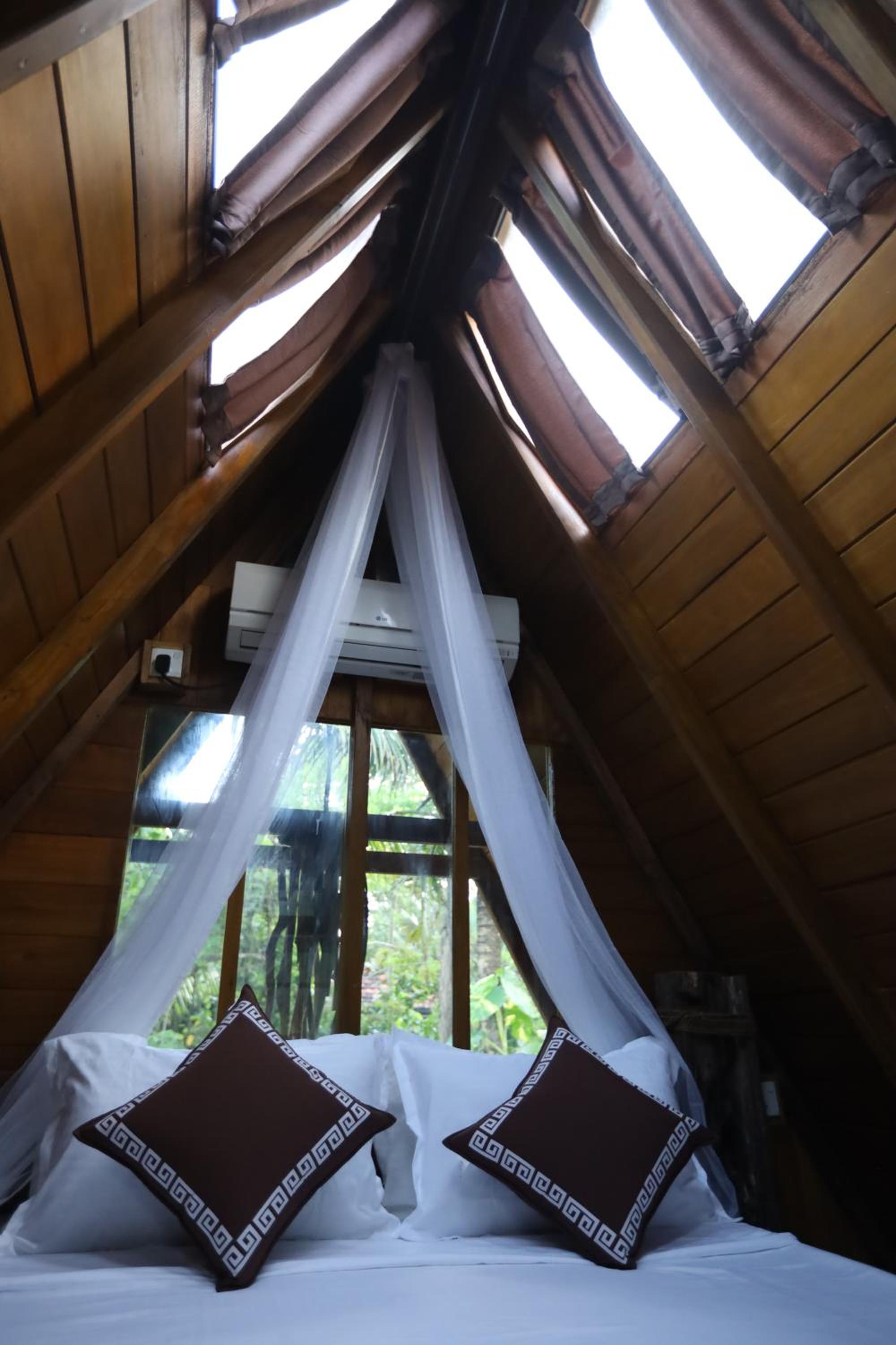 Cinnamon Paradise Nature Room