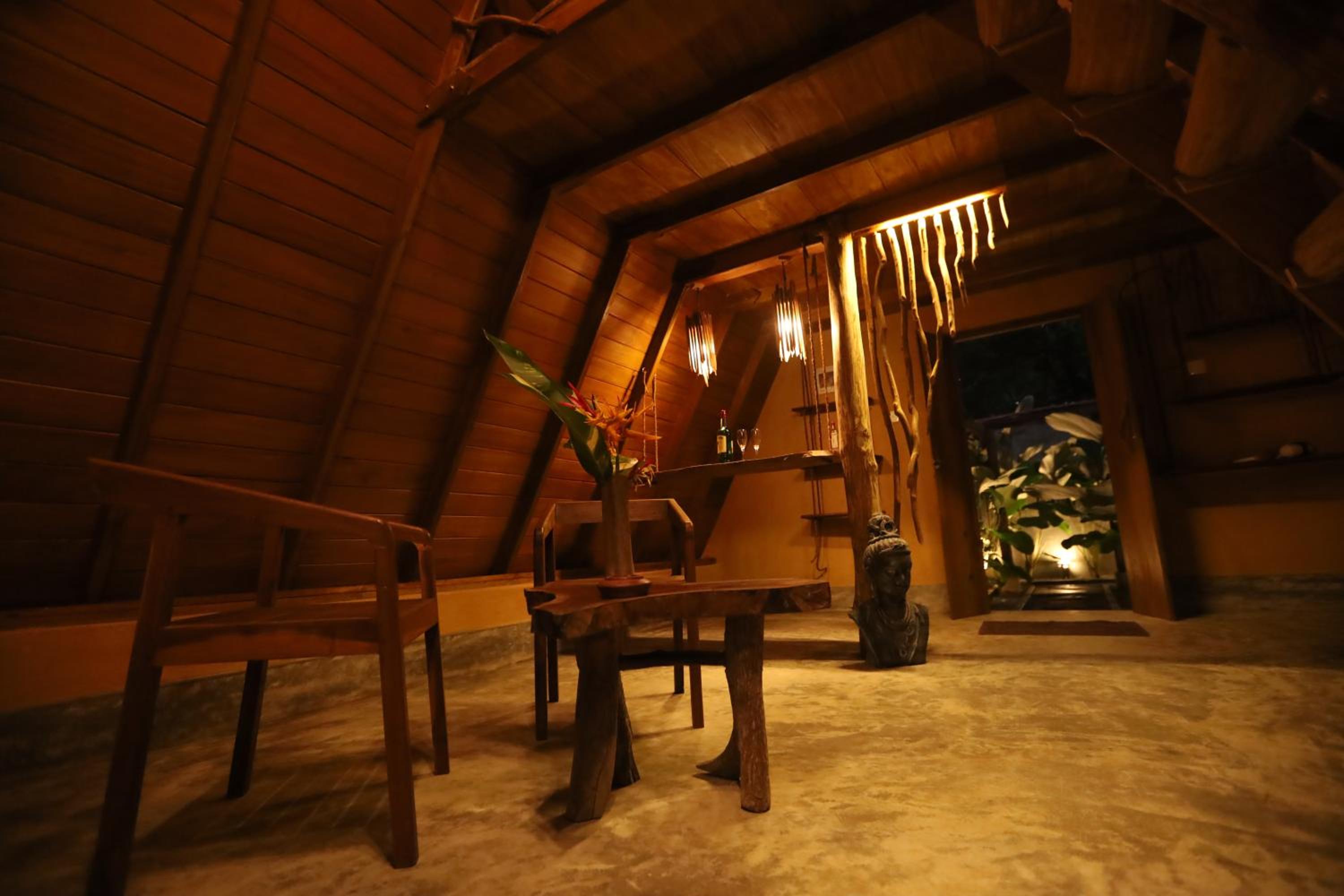 Cinnamon Paradise Nature Room