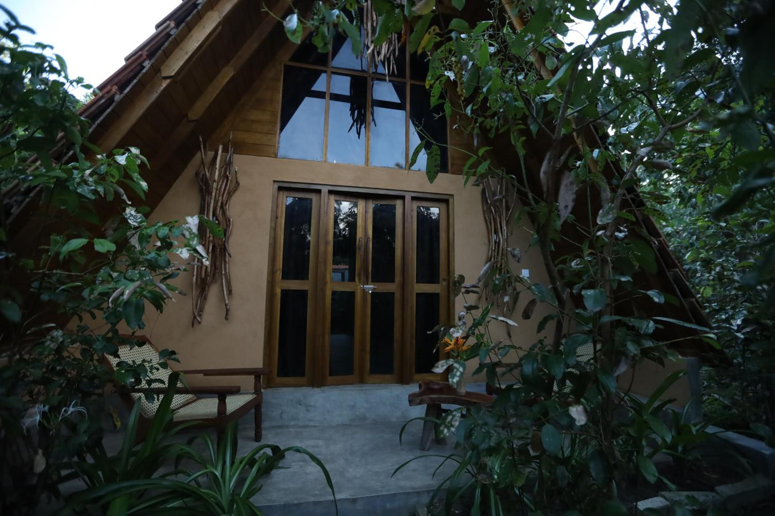 Cinnamon Paradise Nature Room