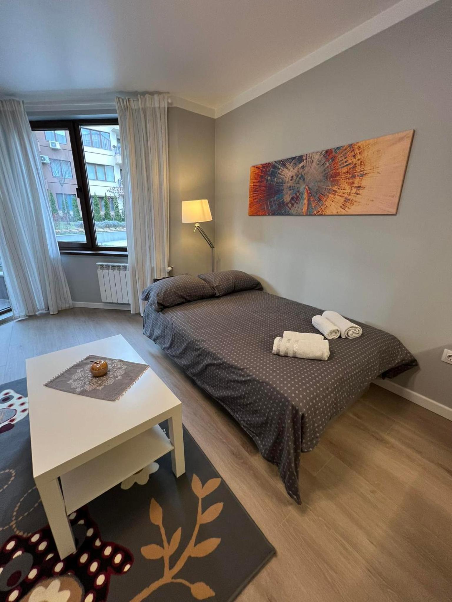 Boston Cozy Elegant Family Apt w Parking Near NSA