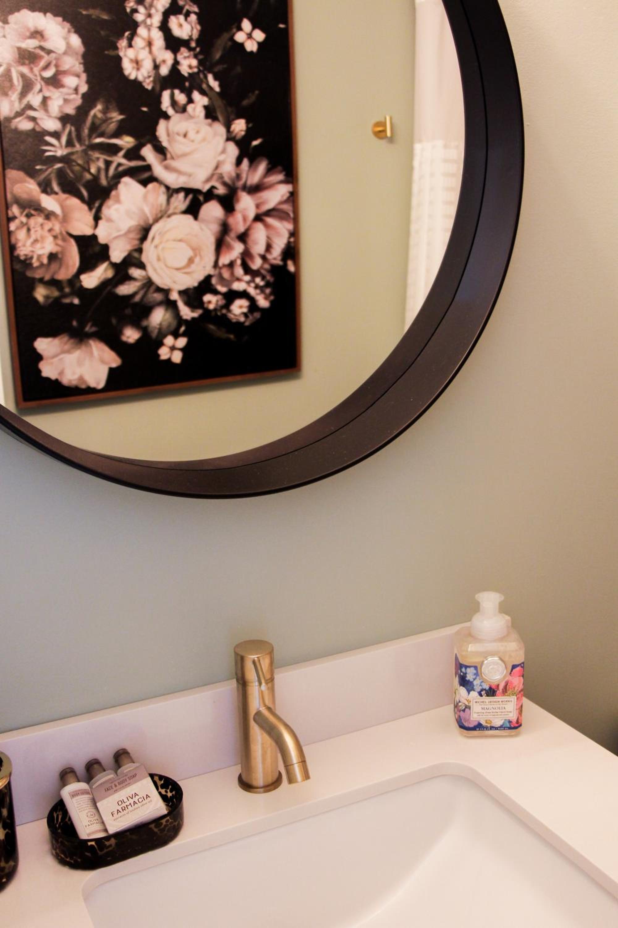 Belleville Vacations - Waterfront Boutique Accommodation in PEC - Suite 3 - Property Image 7