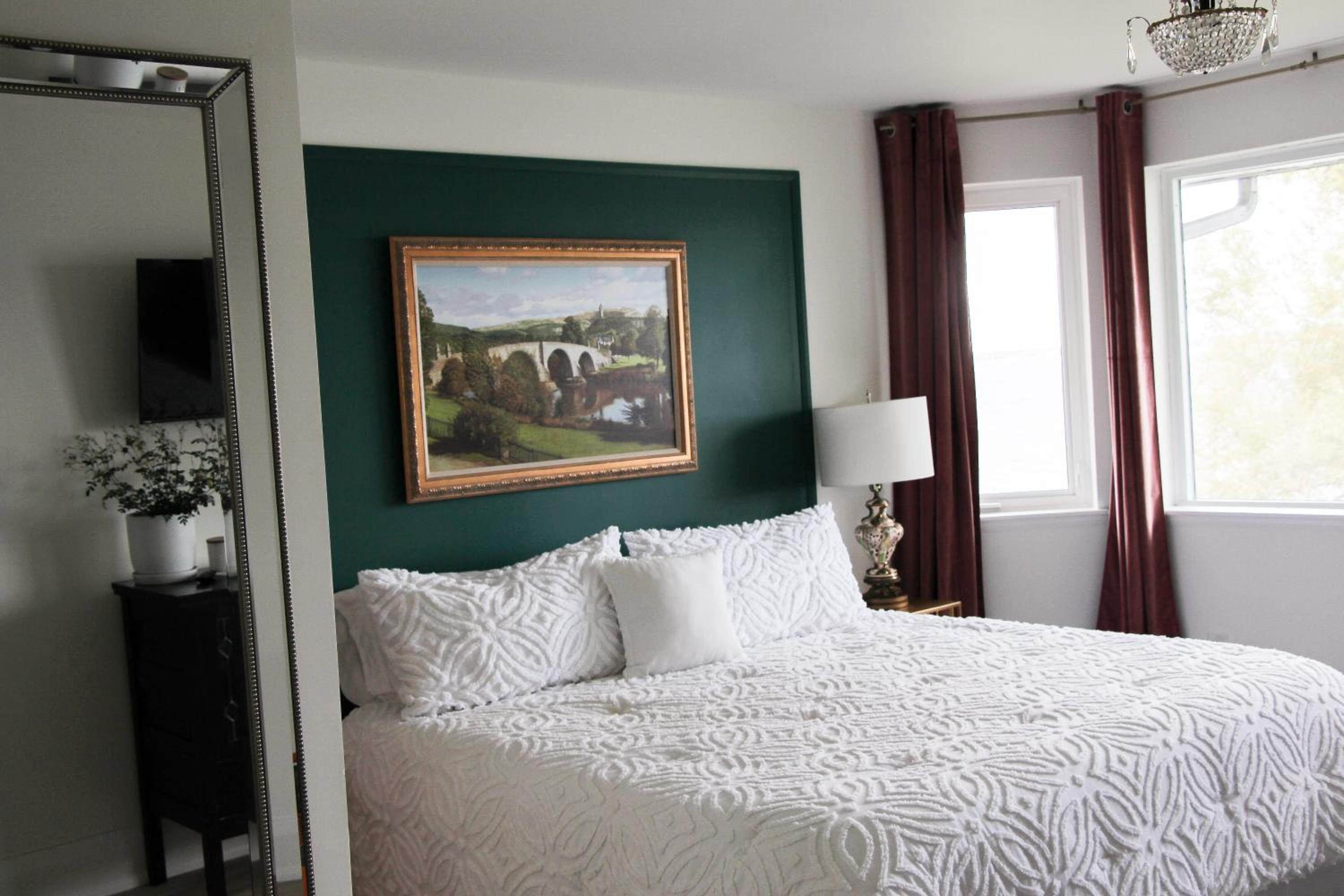 Belleville Vacations - Waterfront Boutique Accommodation in PEC - Suite 3 - Property Image 3