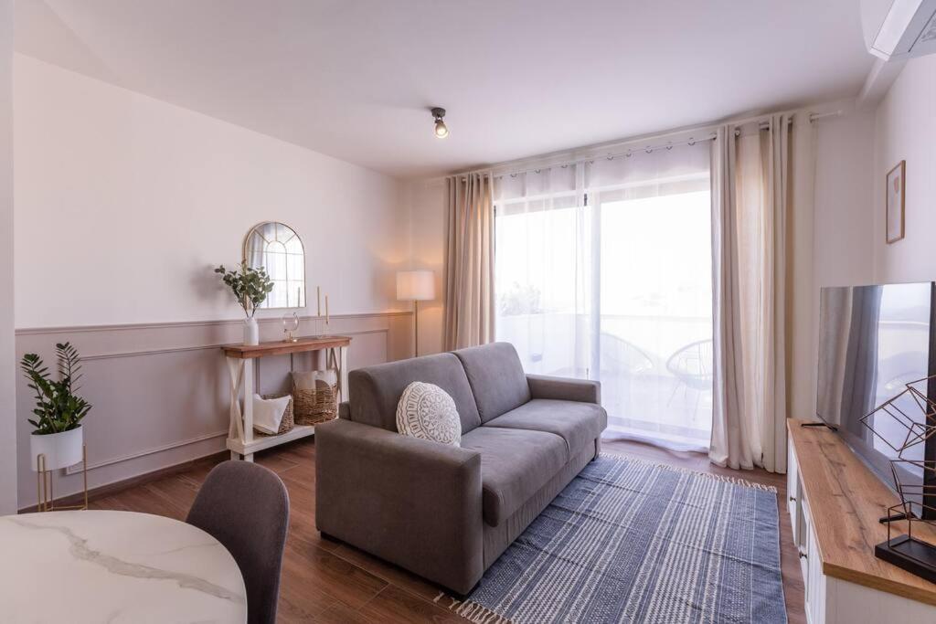 Mediterranean Luxury 2BR Penthouse with Sea Views photo 2