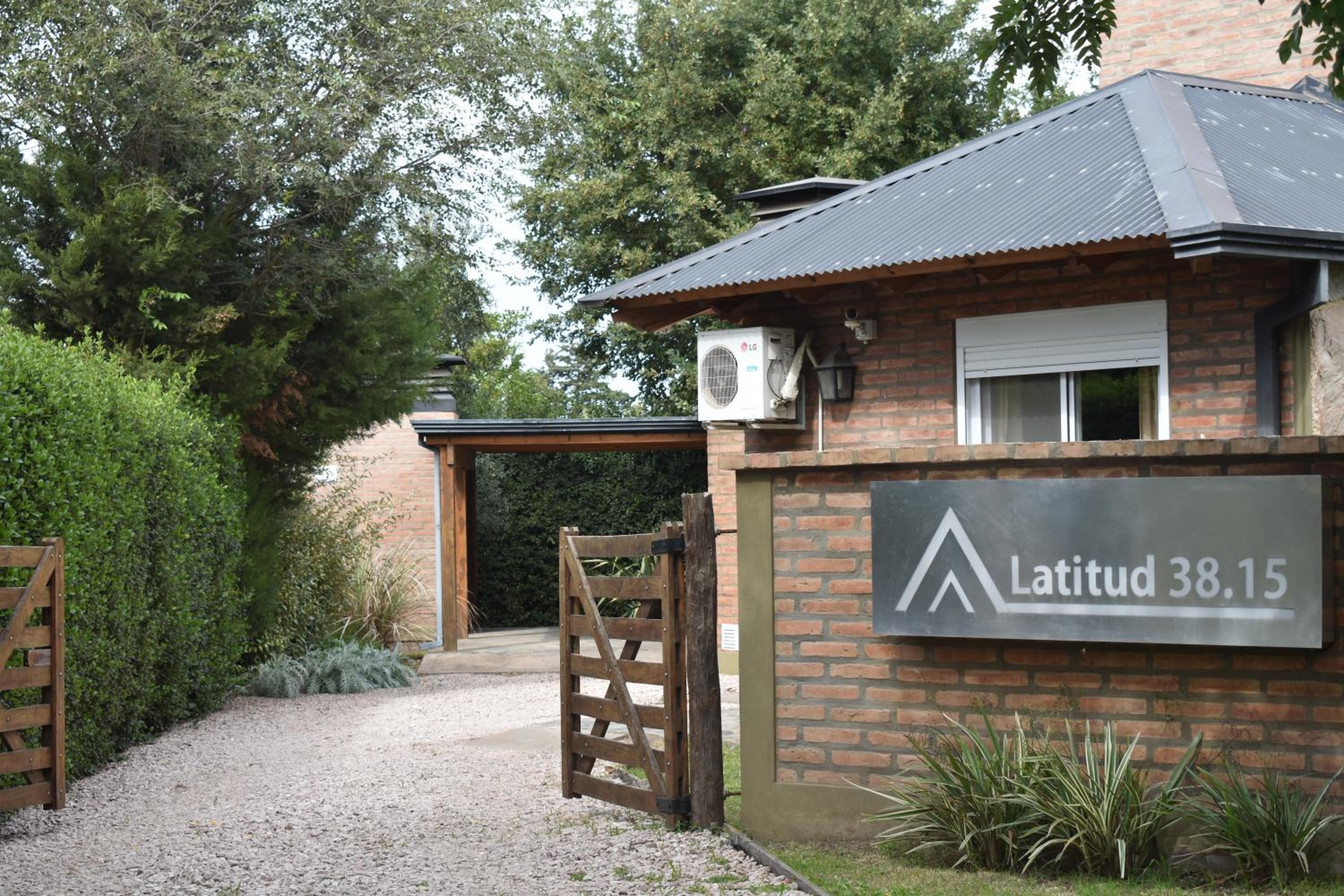 Cabañas Latitud 38.15