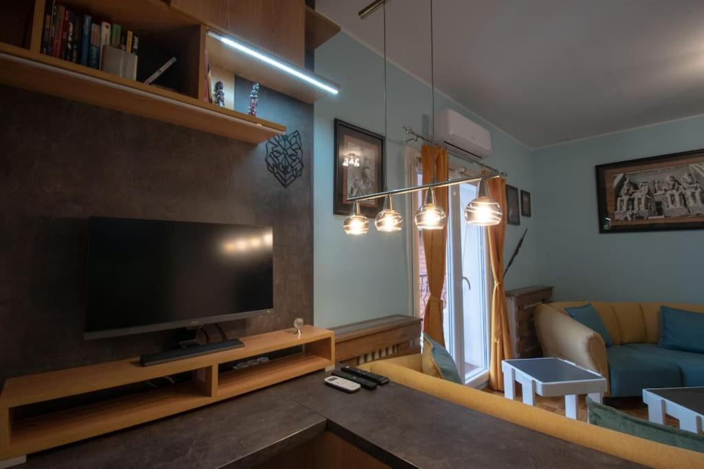 Yellow Sky Apartment * Spacious with free parking view 3