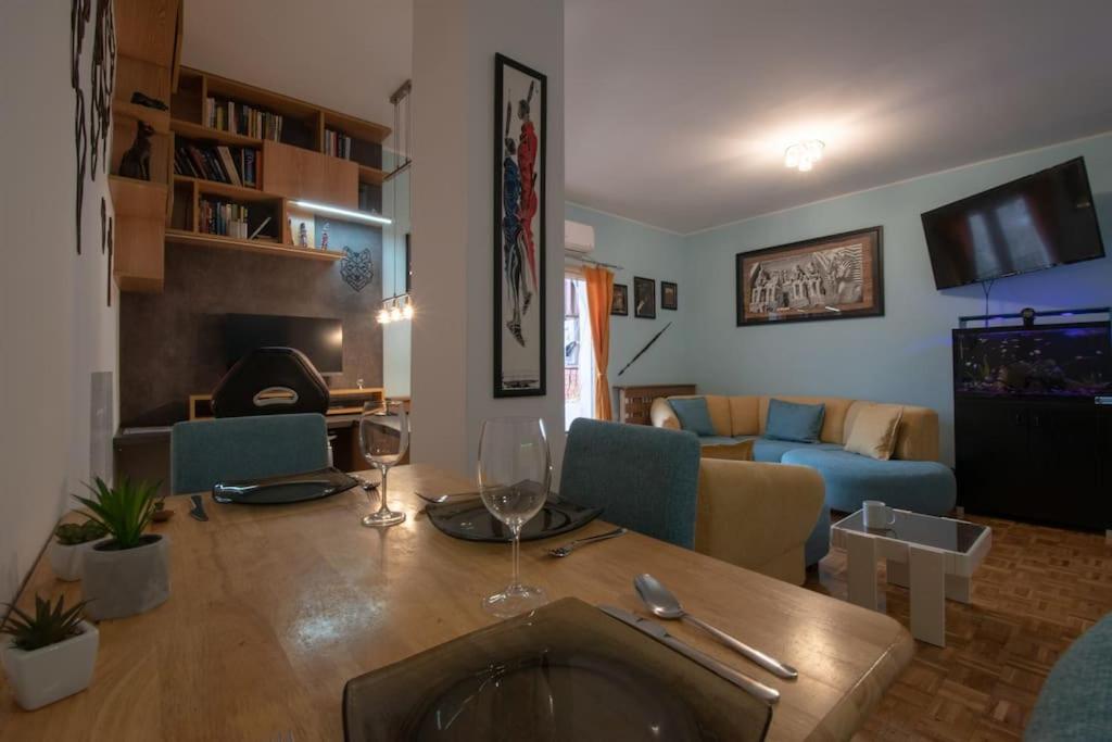 Yellow Sky Apartment * Spacious with free parking view 4