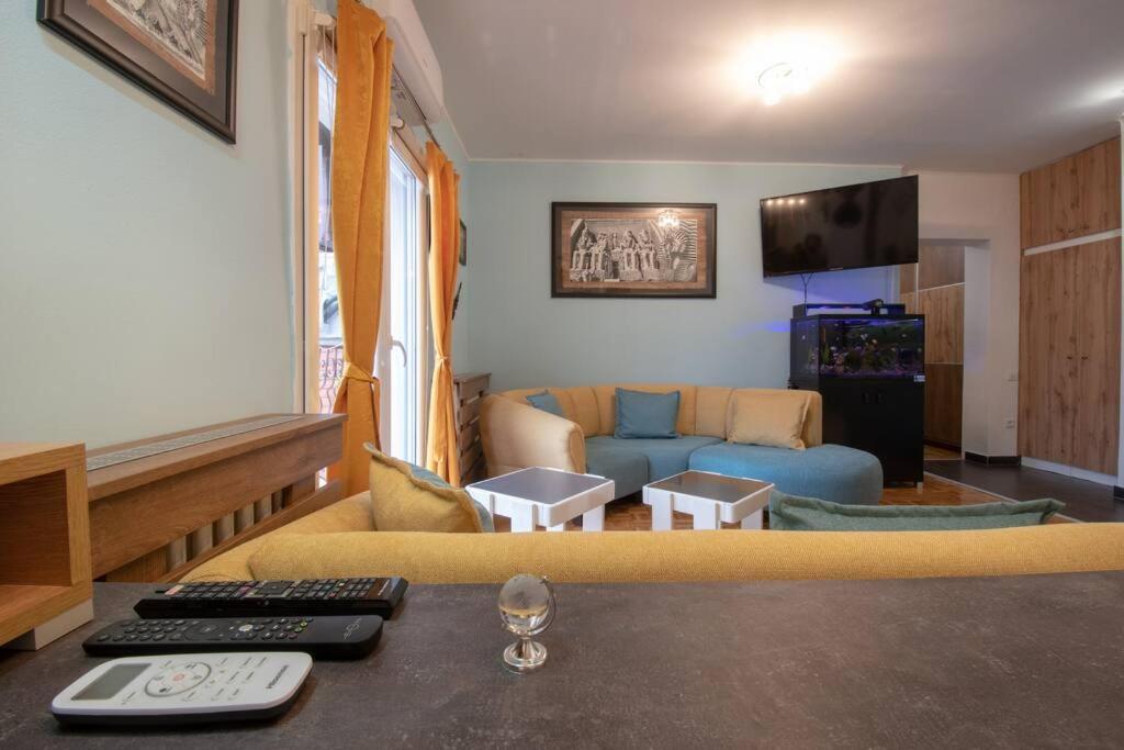 Yellow Sky Apartment * Spacious with free parking view 5
