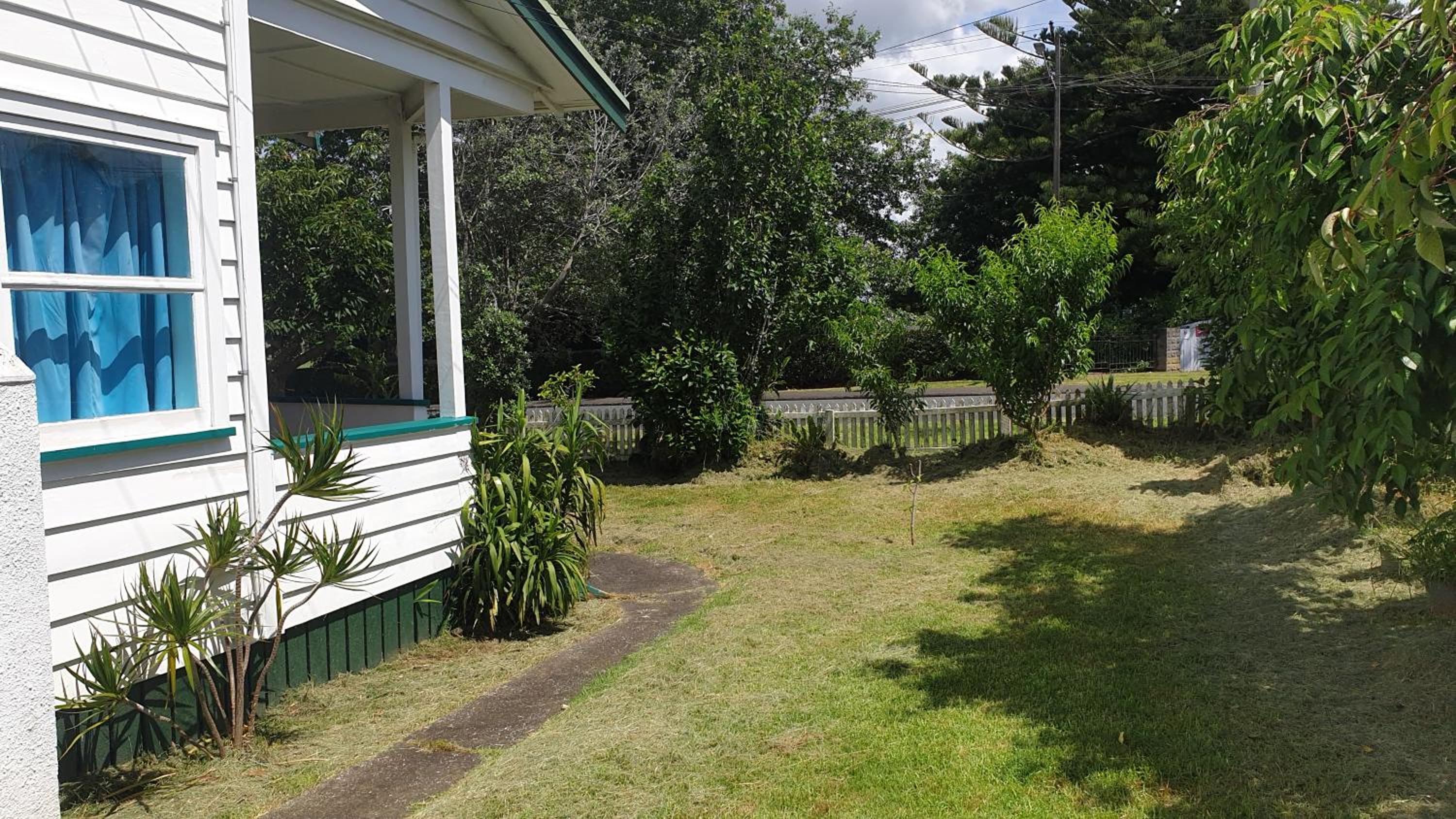 Green Getaway- Unique, 4 bedroom Bungalow Papakura view 3