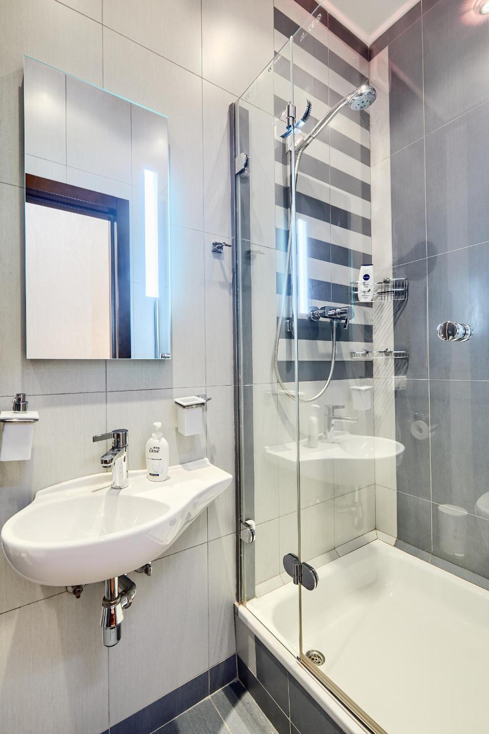 Botanic Towers опалення та світло цілодобово