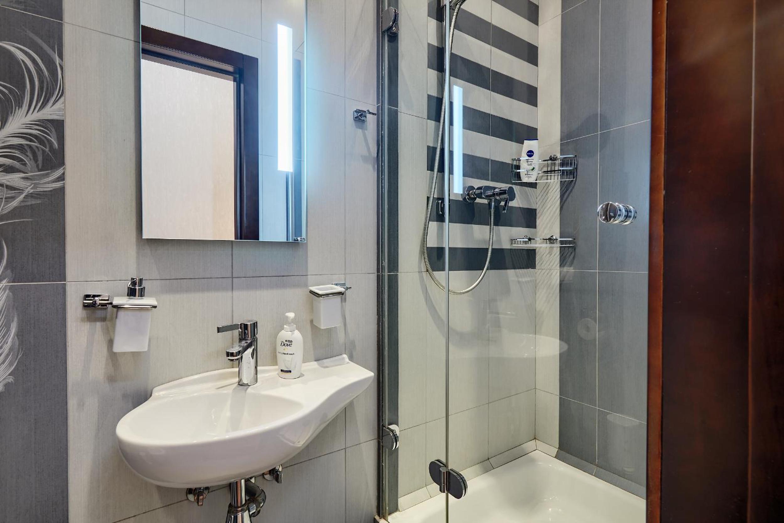 Botanic Towers опалення та світло цілодобово