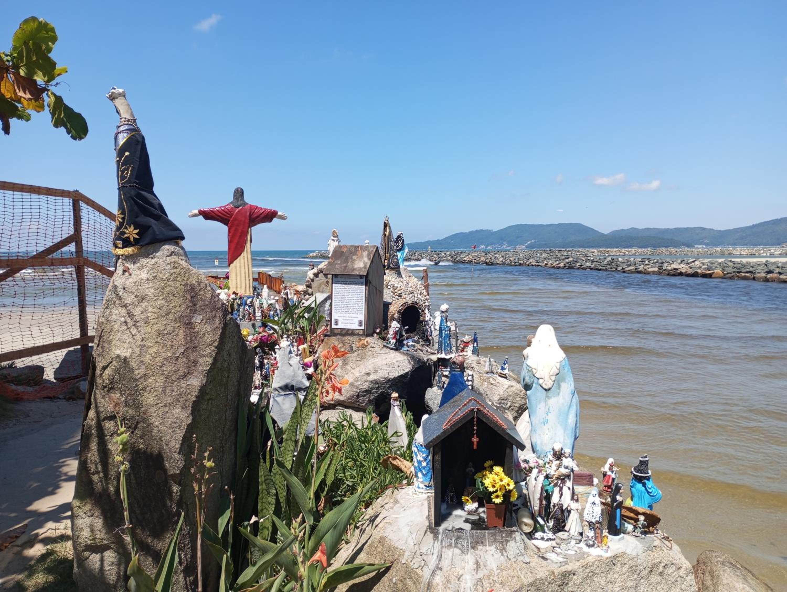 Ótimo Apartamento vista mar a 70 metros