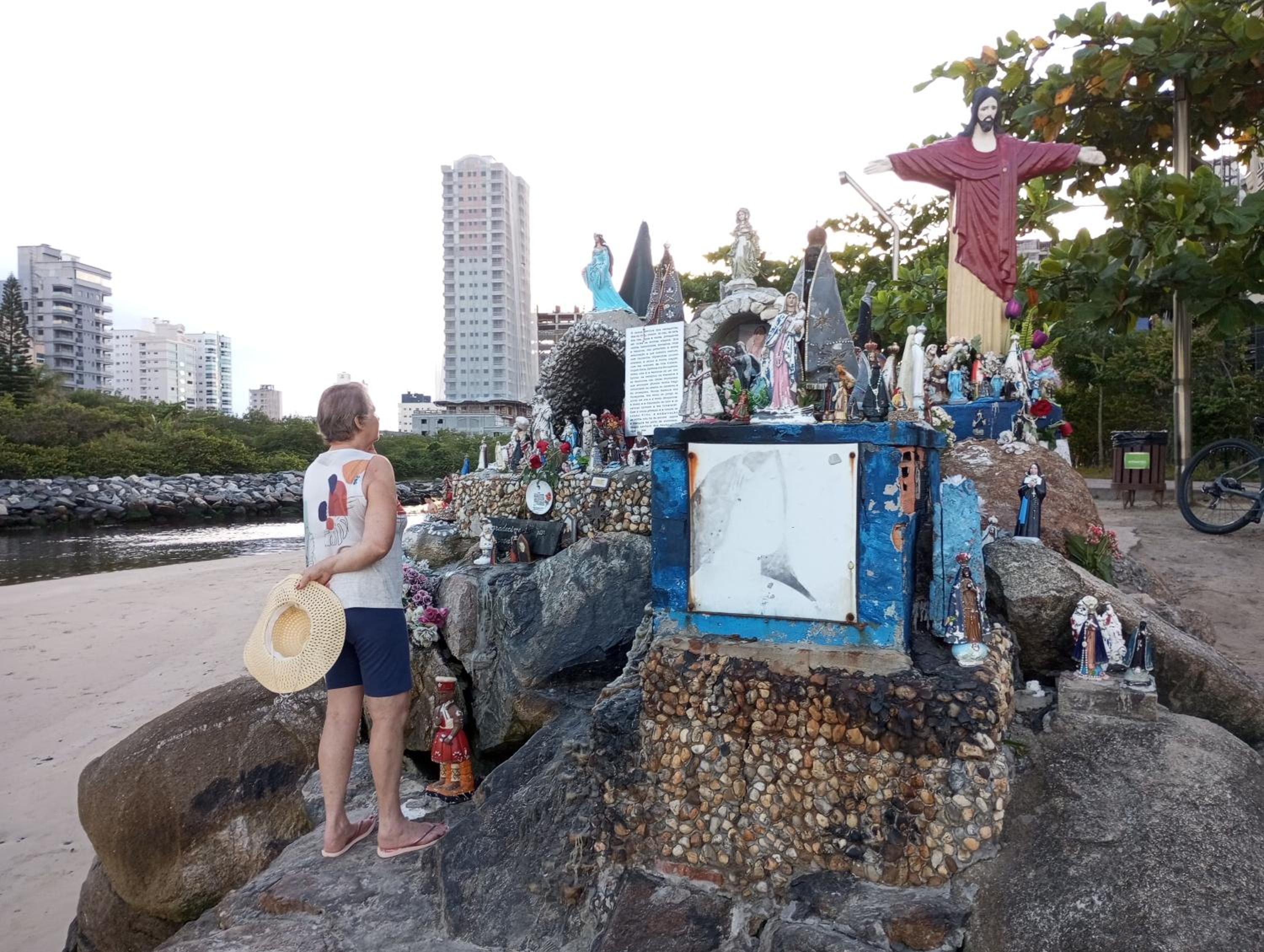 Ótimo Apartamento vista mar a 70 metros