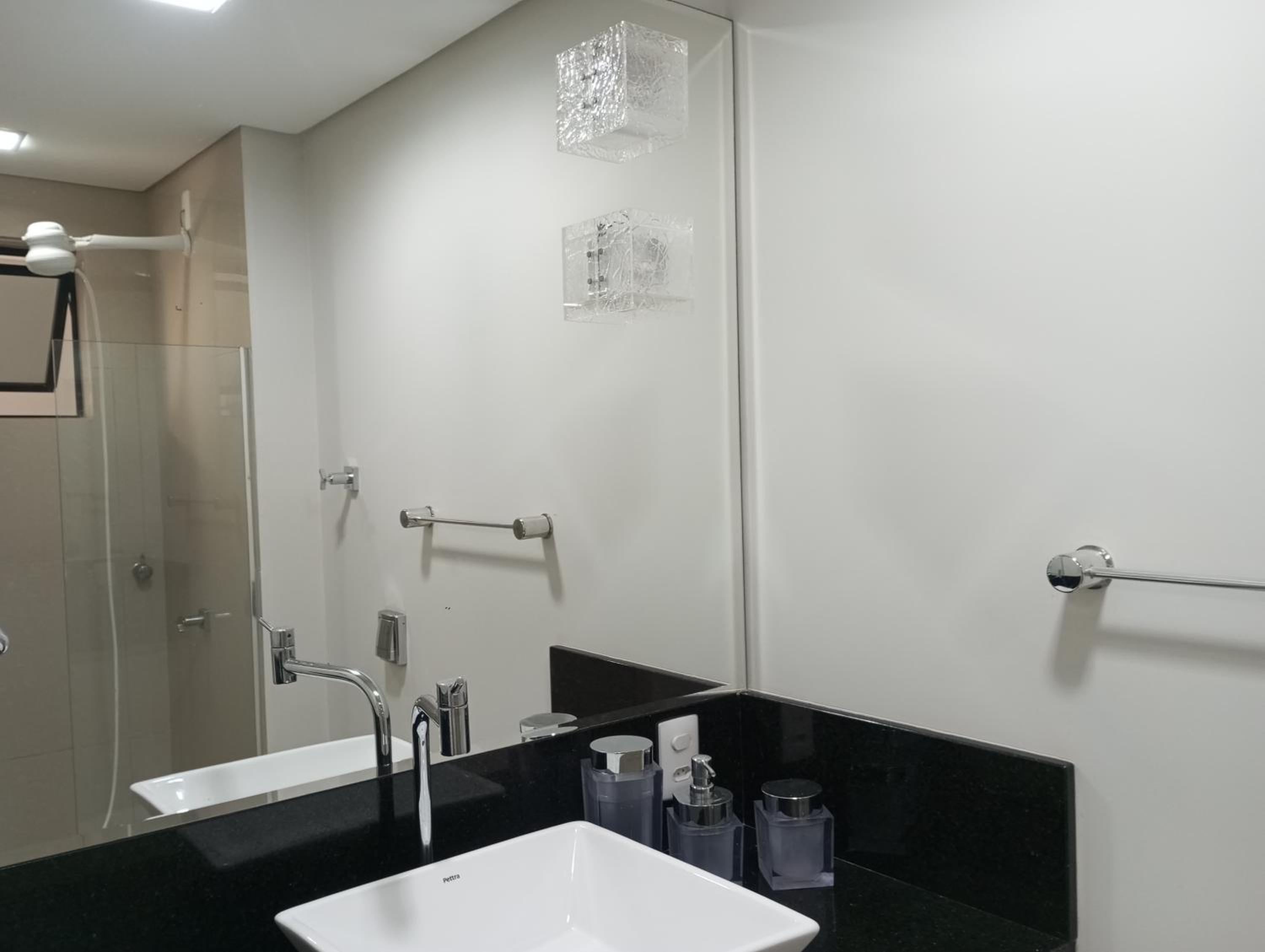 Ótimo Apartamento vista mar a 70 metros