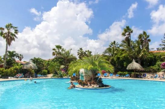 Kas di BaMi A-194 op Seru Coral Resort - Ruim appartement met groot zwembad en tropische tuin