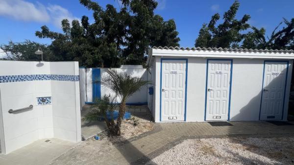 Kas di BaMi A-194 op Seru Coral Resort - Ruim appartement met groot zwembad en tropische tuin