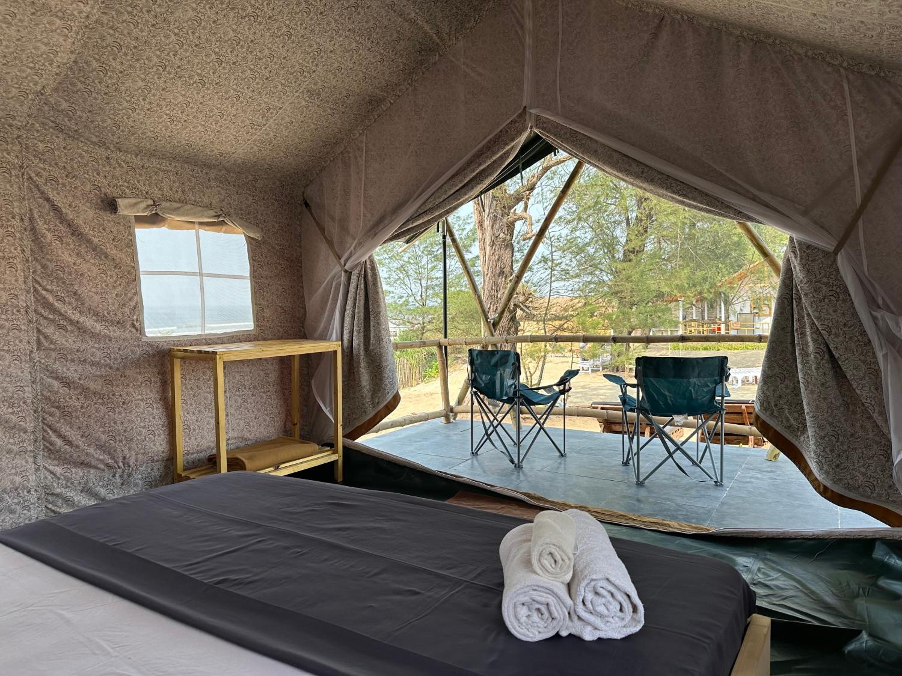 SeaOM Beach Huts and Tents