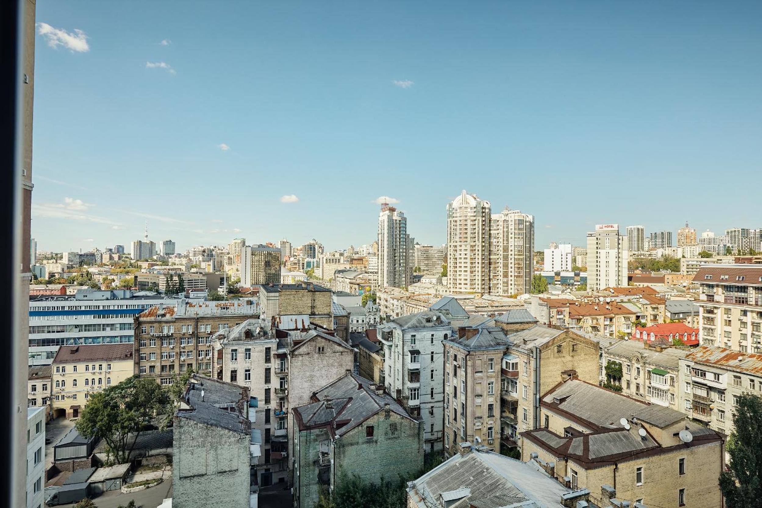 Botanic Towers опалення та світло цілодобово