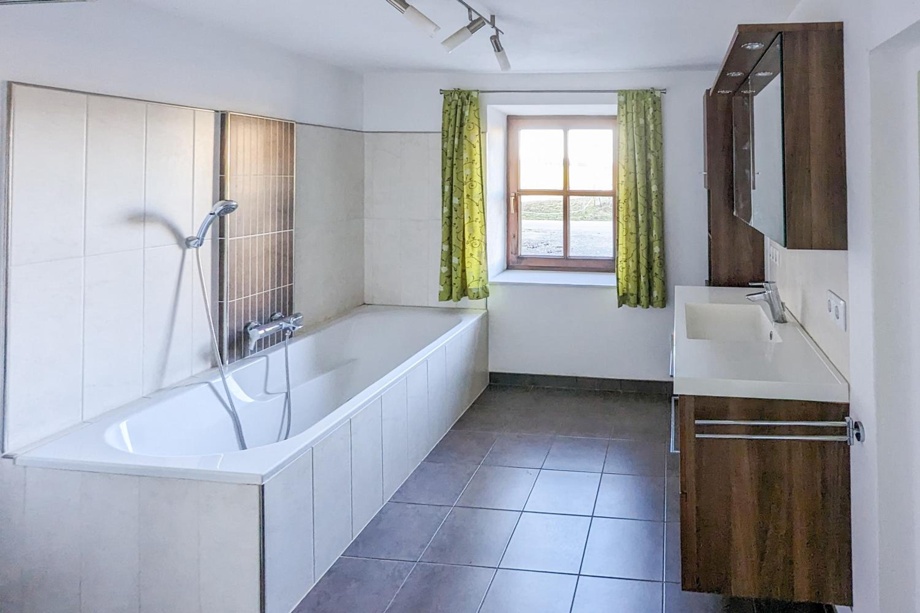 Private Farmhouse Escape - Ideal for up to 8 Guests
