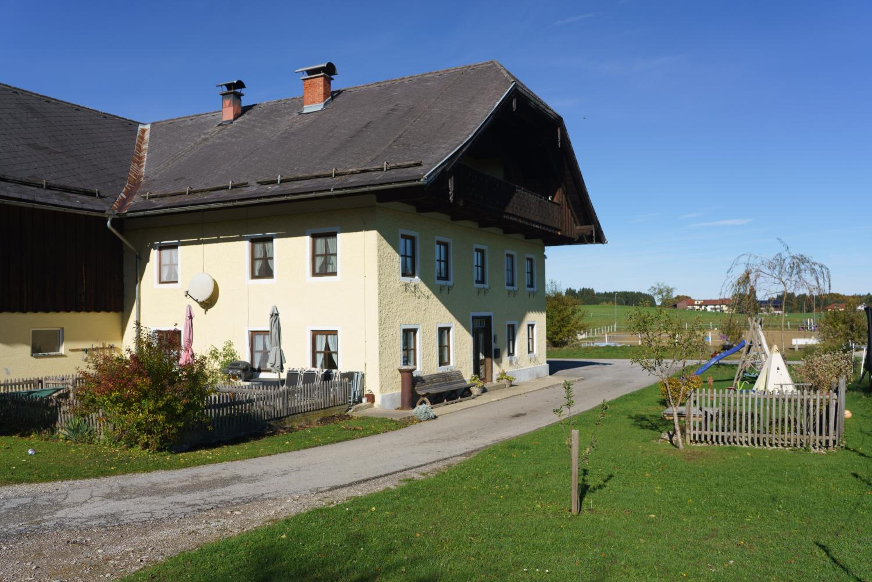Private Farmhouse Escape - Ideal for up to 8 Guests