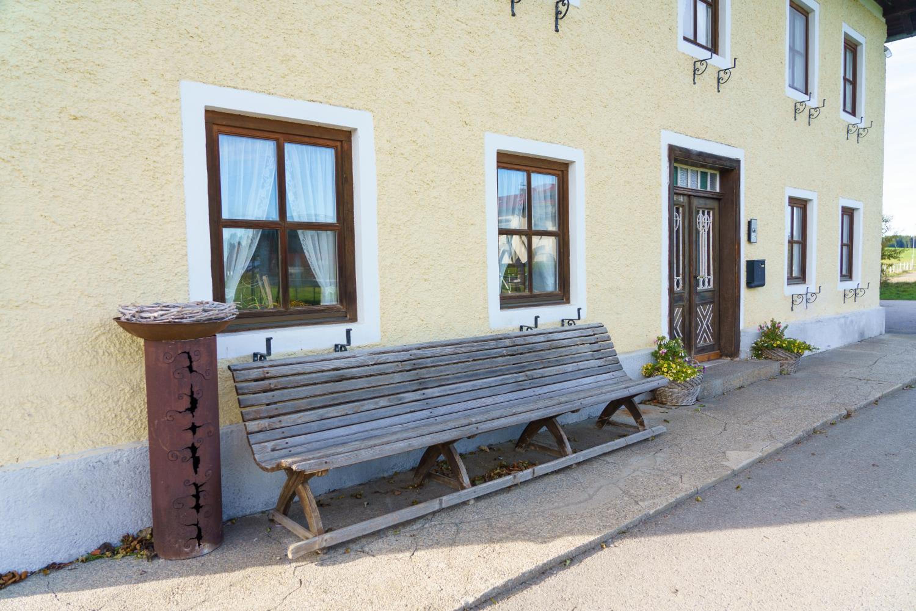 Private Farmhouse Escape - Ideal for up to 8 Guests