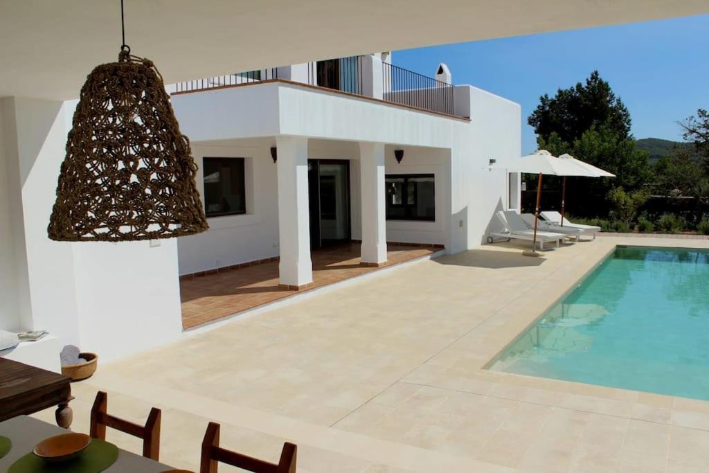 Casa Serena con piscina y jardín