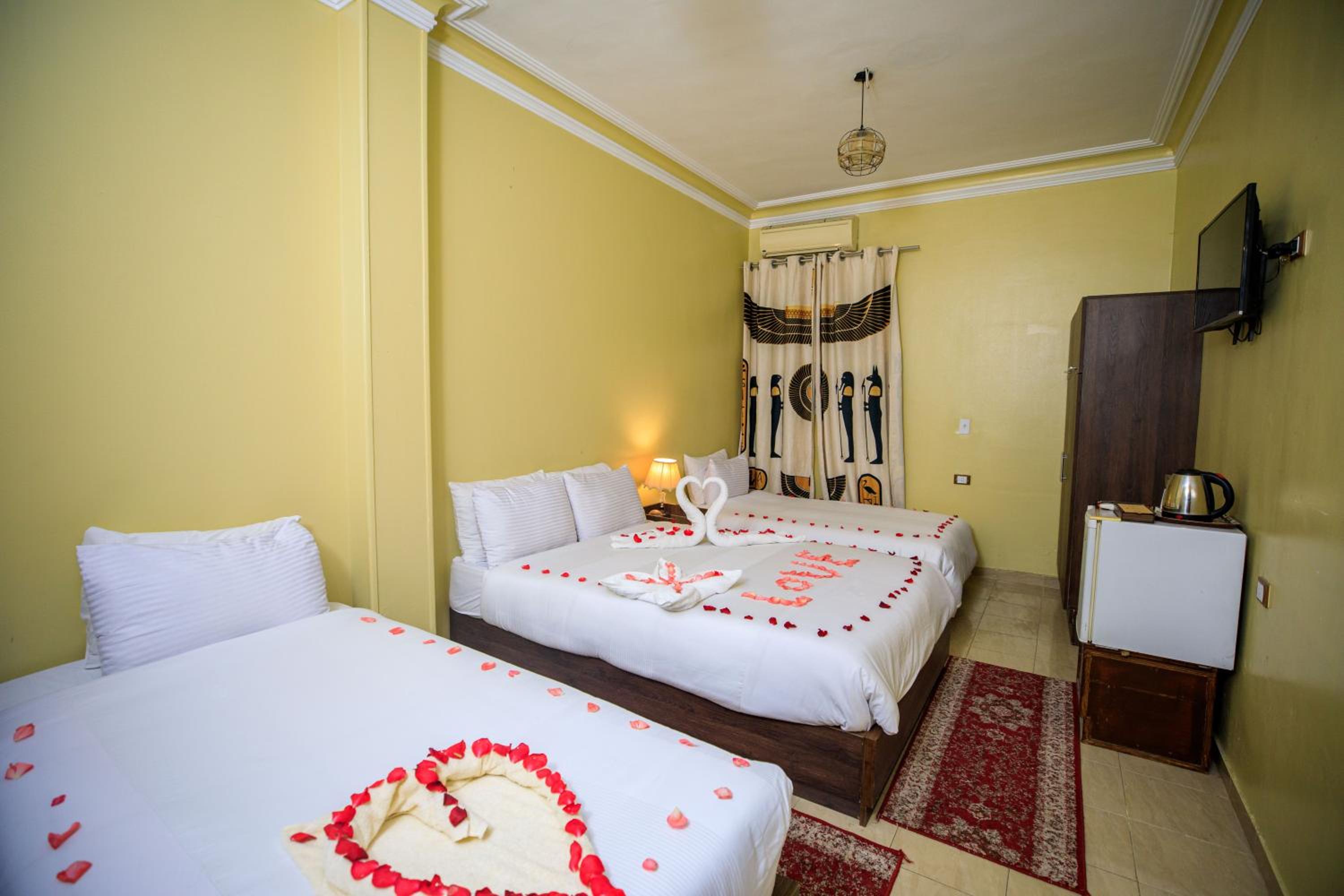 Bella Casa Pyramids Inn